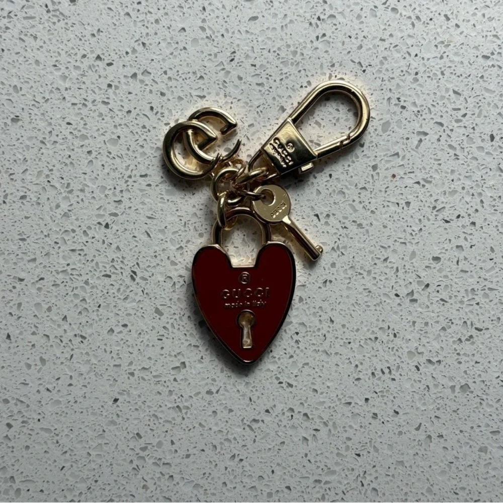 Gucci Red Heart Lock Key Holder with Gold Accents - Picture 3 of 4